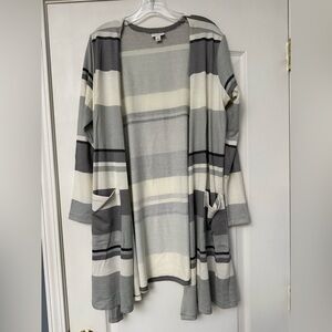 LuLaRoe Gray and Cream Knit Top